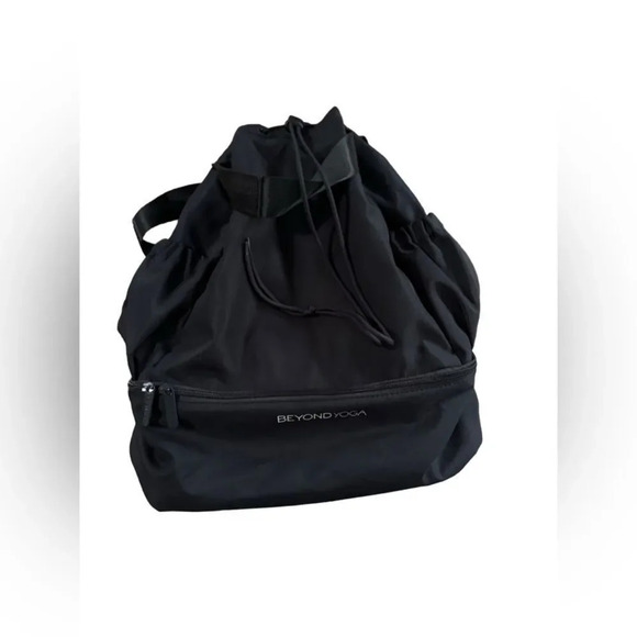 EUC Beyond Yoga gym backpack convertible bag oversized Black - Picture 5 of 10